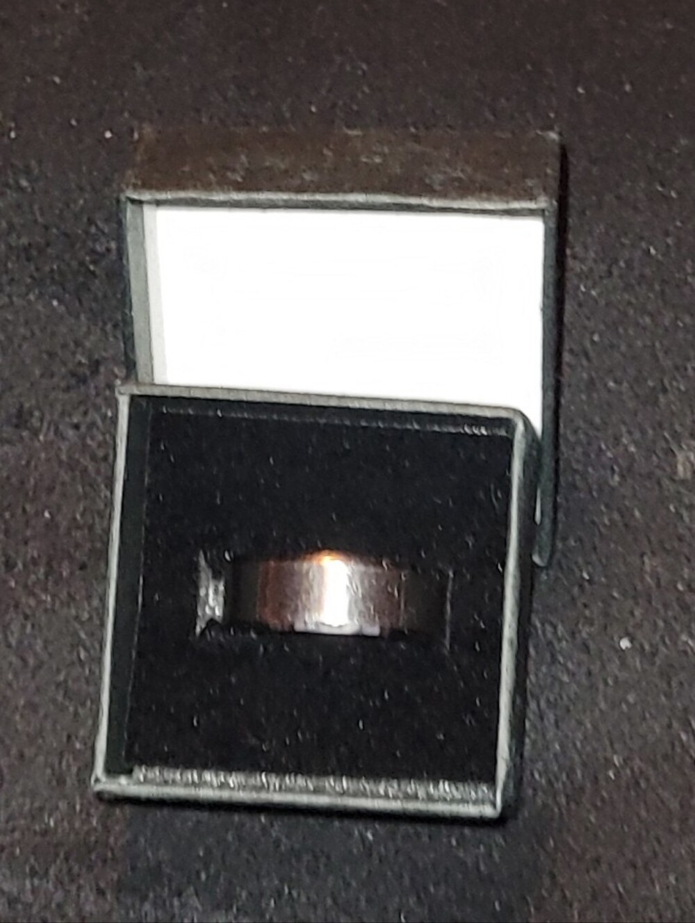 NWOT Mens Wedding Band
